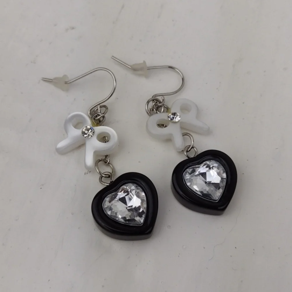 🌻3 For $15 Black & Crystal Heart Bow Drop Earrings